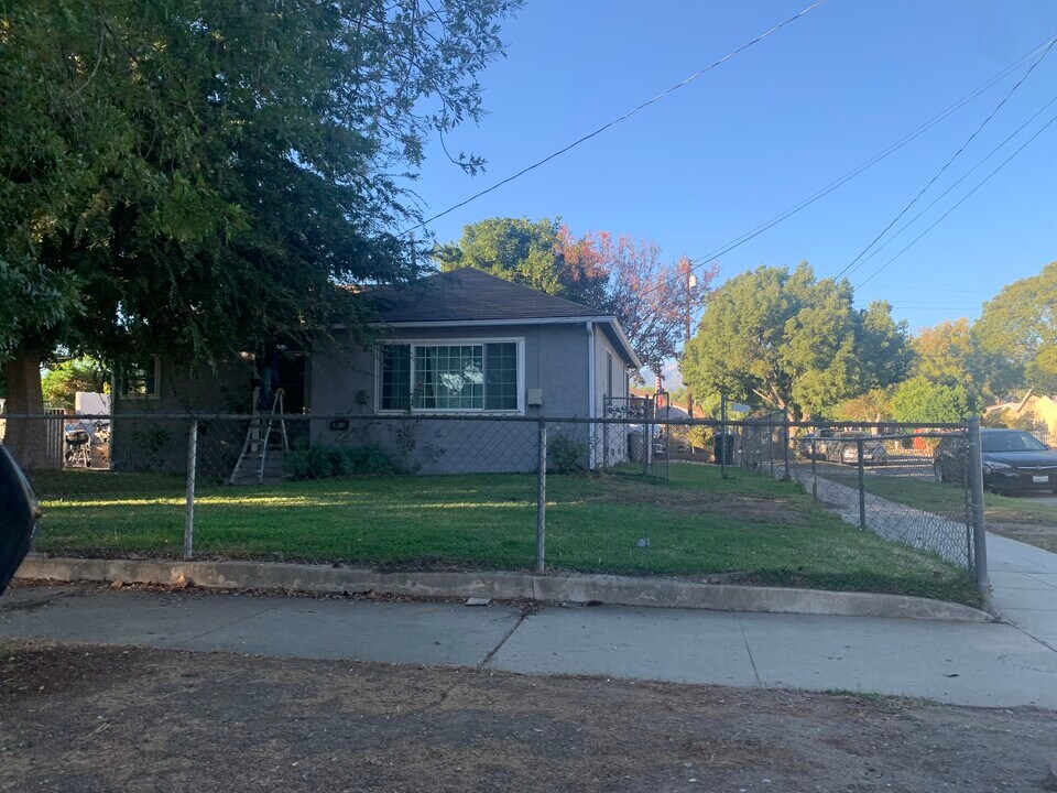 306 W Sunkist St, Unit A in Ontario, CA - Foto de edificio