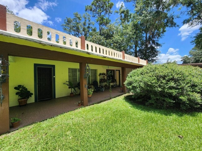 1210 Firethorne Ln in Tallahassee, FL - Building Photo - Building Photo