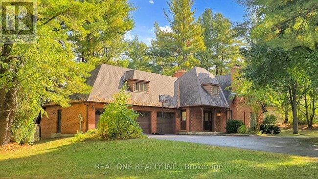 property at 465 Woodland Acres Crescent