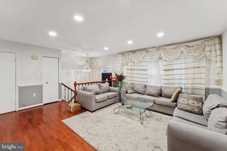 14430 Bakersfield Ct in Silver Spring, MD - Foto de edificio - Building Photo