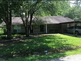 110 Post Oak Ln in Shepherd, TX - Building Photo