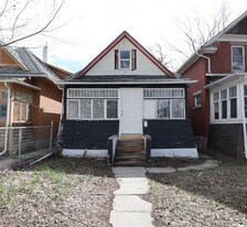 1945 St John St in Regina, SK - Building Photo