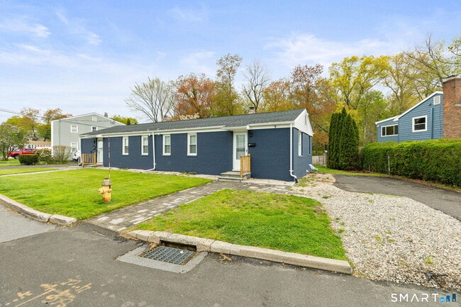 40 Beacon View Dr in Fairfield, CT - Building Photo - Building Photo