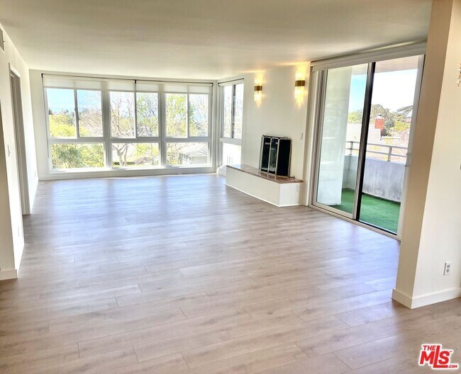 15480 Antioch St in Los Angeles, CA - Building Photo - Building Photo