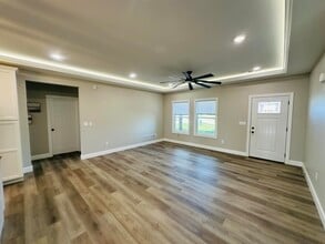 726 Vine Dr in Holts Summit, MO - Building Photo - Building Photo