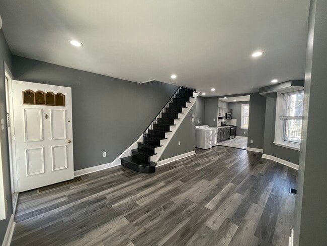 property at 1611 S Yewdall St