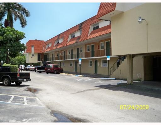 Pier 44 Condos in North Miami, FL - Foto de edificio - Building Photo