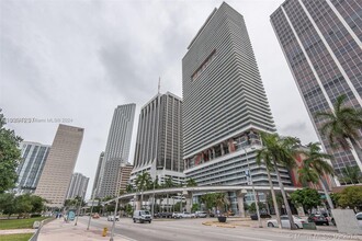 50 Biscayne Blvd, Unit 1501 in Miami, FL - Foto de edificio - Building Photo