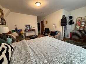 28 Myrtle St, Unit A in Boston, MA - Foto de edificio - Building Photo