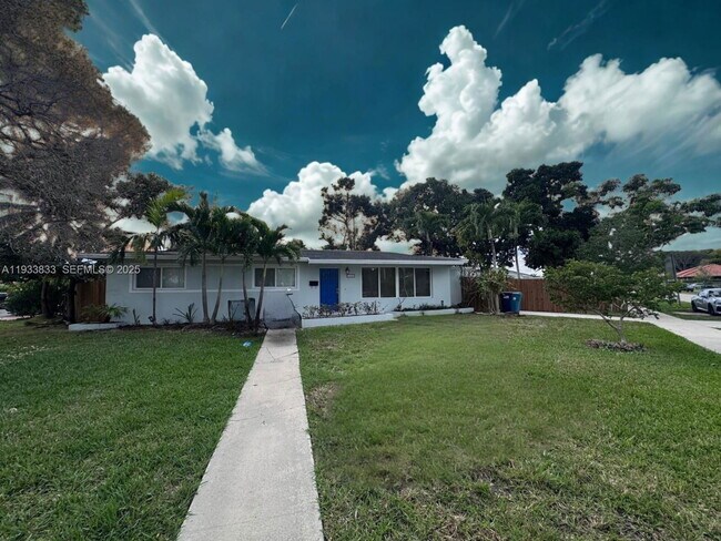 18600 SW 97th Ave in Cutler Bay, FL - Building Photo - Building Photo