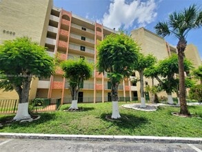 9455 W Flagler St in Miami, FL - Building Photo - Building Photo