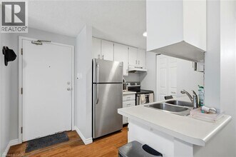 30 Bridge St W in Kitchener, ON - Building Photo - Building Photo