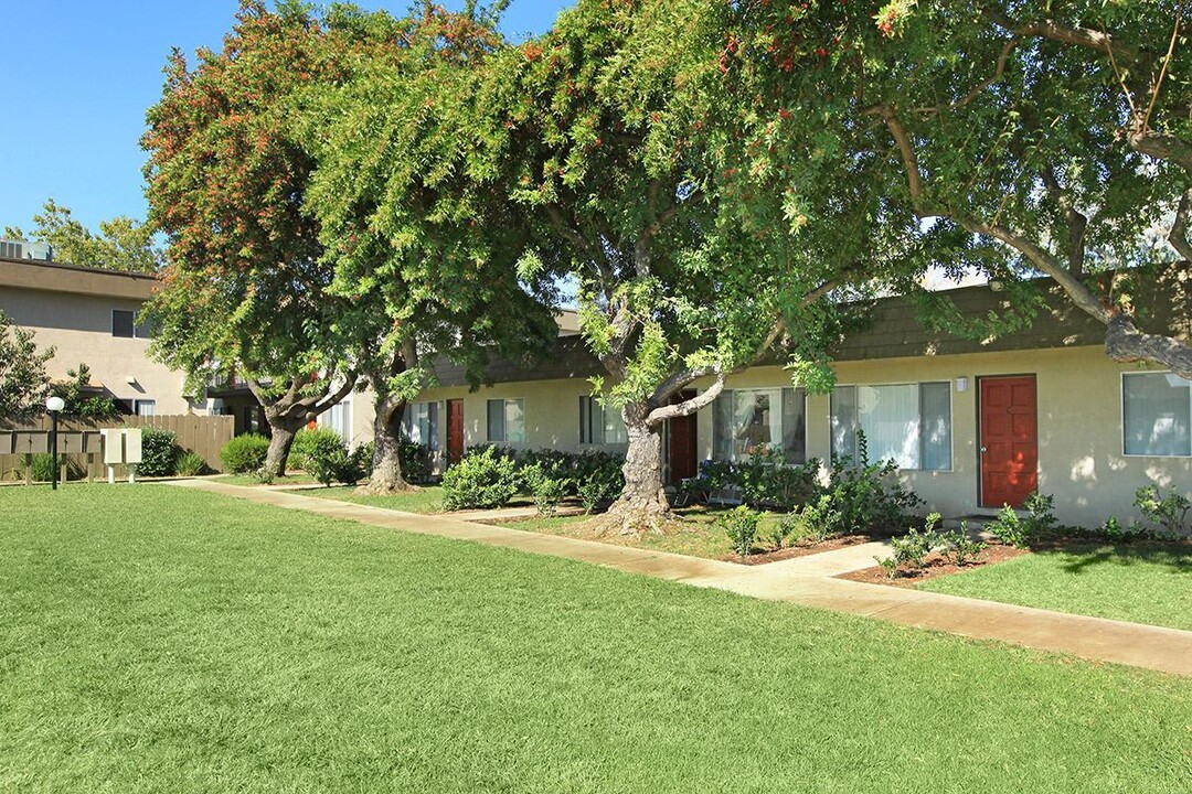 Windsong Villas in Escondido, CA - Foto de edificio