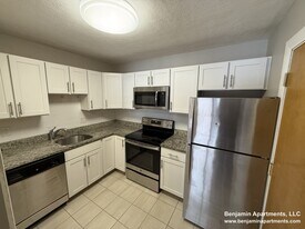 268 Grove St, Unit 10 in Auburndale, MA - Building Photo