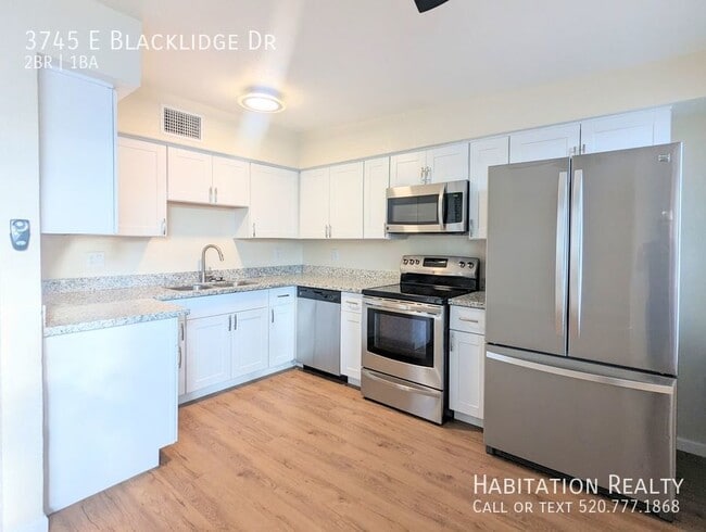 3745 E Blacklidge Dr in Tucson, AZ - Building Photo - Building Photo