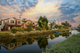 2814 Grand Canal in Venice, CA - Building Photo - Building Photo