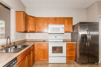 10926 Spirit Dr in Ingalls, IN - Foto de edificio - Building Photo