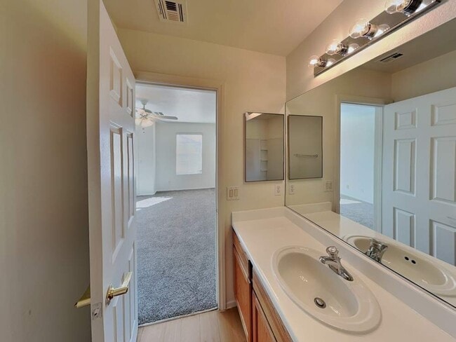 9274 Hollander Ave in Las Vegas, NV - Building Photo - Building Photo