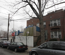 37-05 68th St in Woodside, NY - Foto de edificio - Building Photo