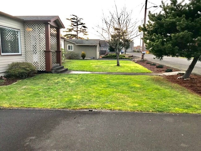 1175 Avenue B in Seaside, OR - Building Photo - Building Photo