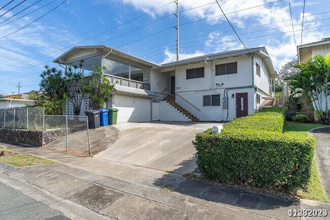 4211 Halupa St in Honolulu, HI - Building Photo - Building Photo
