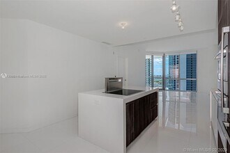 851 NE 1st Ave in Miami, FL - Building Photo - Building Photo