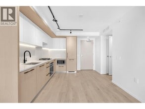 5189 Earles St in Vancouver, BC - Building Photo - Building Photo