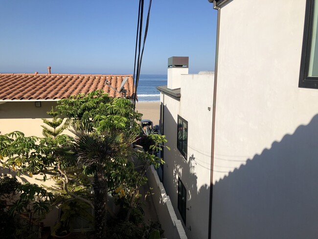 3802 The Strand, Unit 3 in Manhattan Beach, CA - Foto de edificio - Building Photo