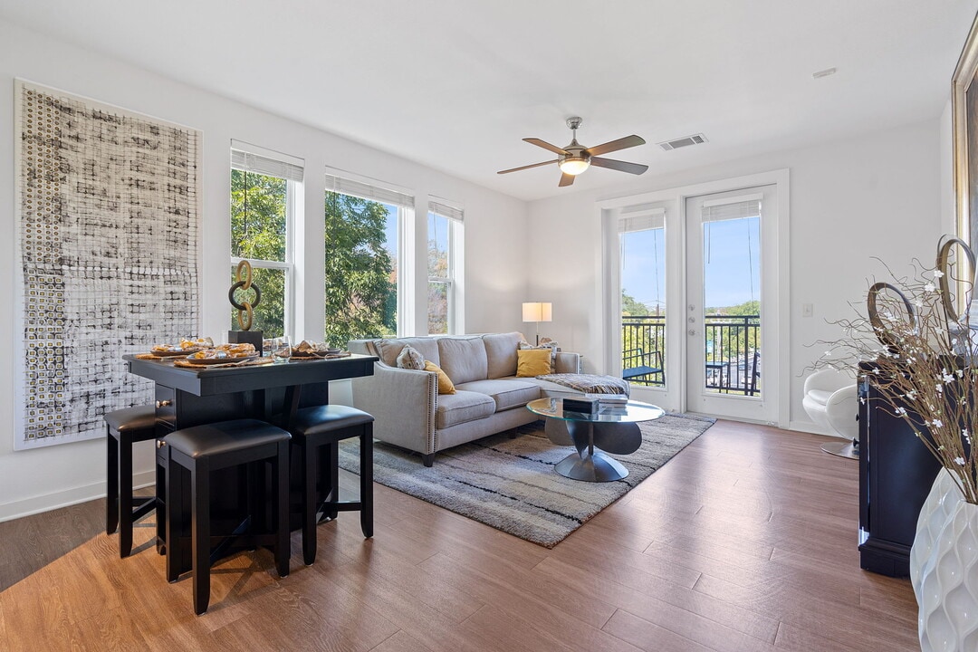 1900 Barton Springs Rd, Unit 4010 in Austin, TX - Foto de edificio