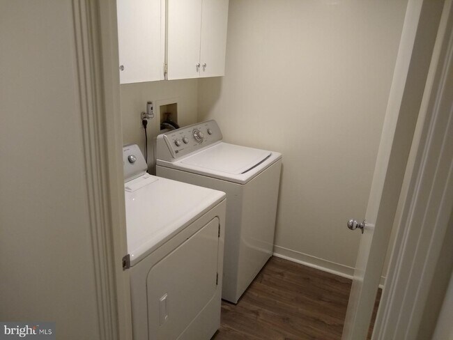 1016 S Wayne St-Unit -203 in Arlington, VA - Building Photo - Building Photo
