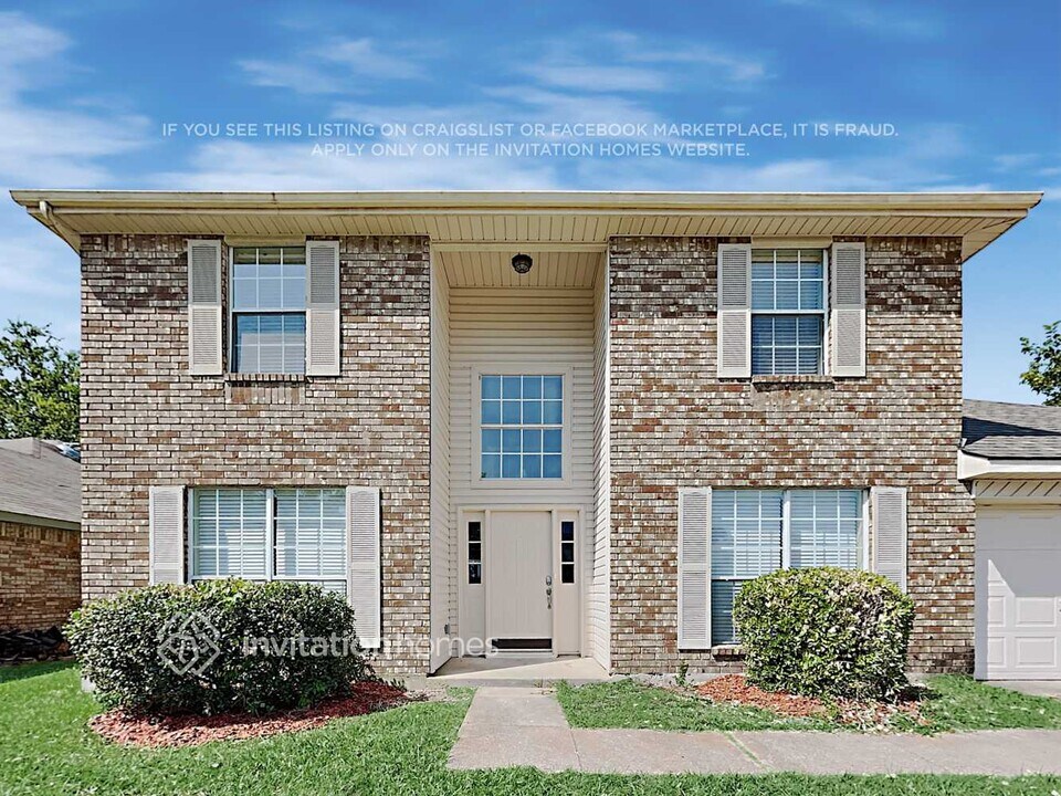 8618 Fairfax Ave in Rowlett, TX - Building Photo