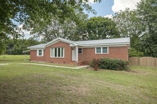 4200 Hog Mountain Rd in Watkinsville, GA - Building Photo