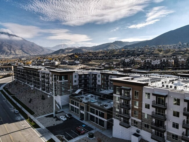 Point of View Apartments in Draper, UT - Foto de edificio - Building Photo