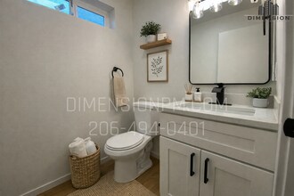 1060 S 86th St, Unit A in Tacoma, WA - Building Photo - Building Photo