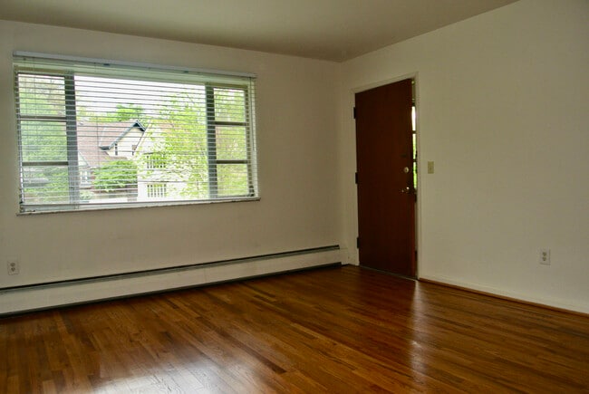 2935 Linwood Ave, Unit A in Cincinnati, OH - Building Photo - Building Photo