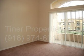 1900 Danbrook Dr-Unit -#326 in Sacramento, CA - Foto de edificio - Building Photo