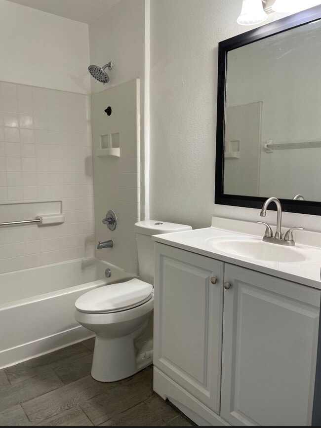 5226 Orange Ave in Seffner, FL - Foto de edificio - Building Photo