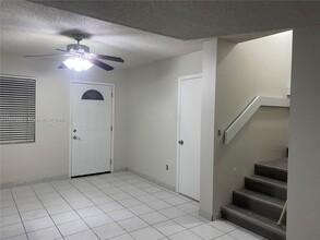 7499 SW 10th St in Miami, FL - Building Photo - Building Photo