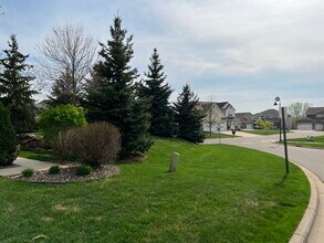3294 Red Oak Trl in Medina, MN - Foto de edificio - Building Photo