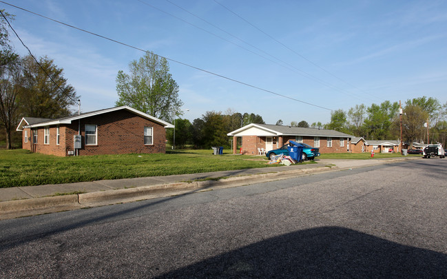 501 West St in Selma, NC - Foto de edificio - Building Photo