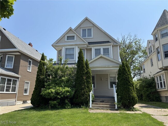 1481 Robinwood Ave in Lakewood, OH - Building Photo - Building Photo