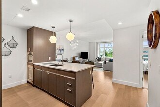 100 Lovejoy Wharf, Unit 3G in Boston, MA - Building Photo - Building Photo