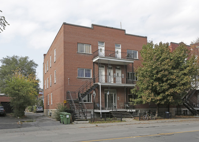 4973-4981 Sainte-Catherine St E in Montréal, QC - Building Photo - Building Photo