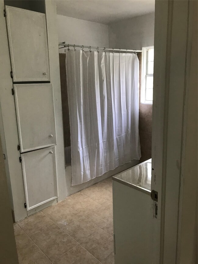 property at 2909 Sam Houston Ave