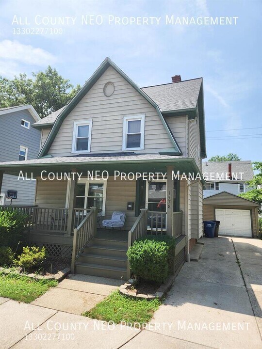 1578 Olivewood Ave in Lakewood, OH - Building Photo