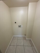 413 E 109th St in Los Angeles, CA - Foto de edificio - Building Photo