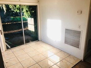 210 Lee Dr in Orange Park, FL - Foto de edificio - Building Photo