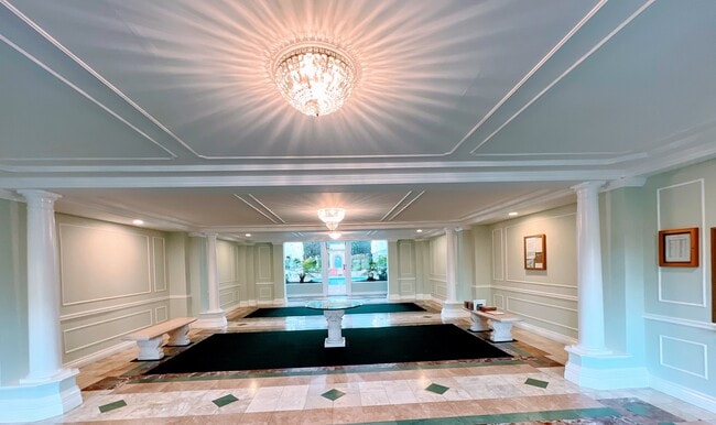 521 Montana Ave, Unit 107 in Santa Monica, CA - Foto de edificio - Building Photo