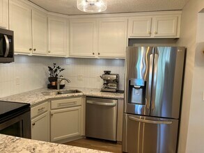 2100 Ridge Dr in Minneapolis, MN - Building Photo - Building Photo