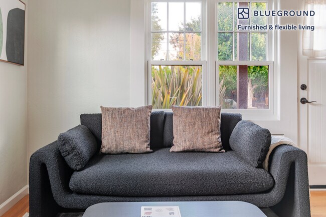 323 Hawthorne Ave in Palo Alto, CA - Building Photo - Building Photo